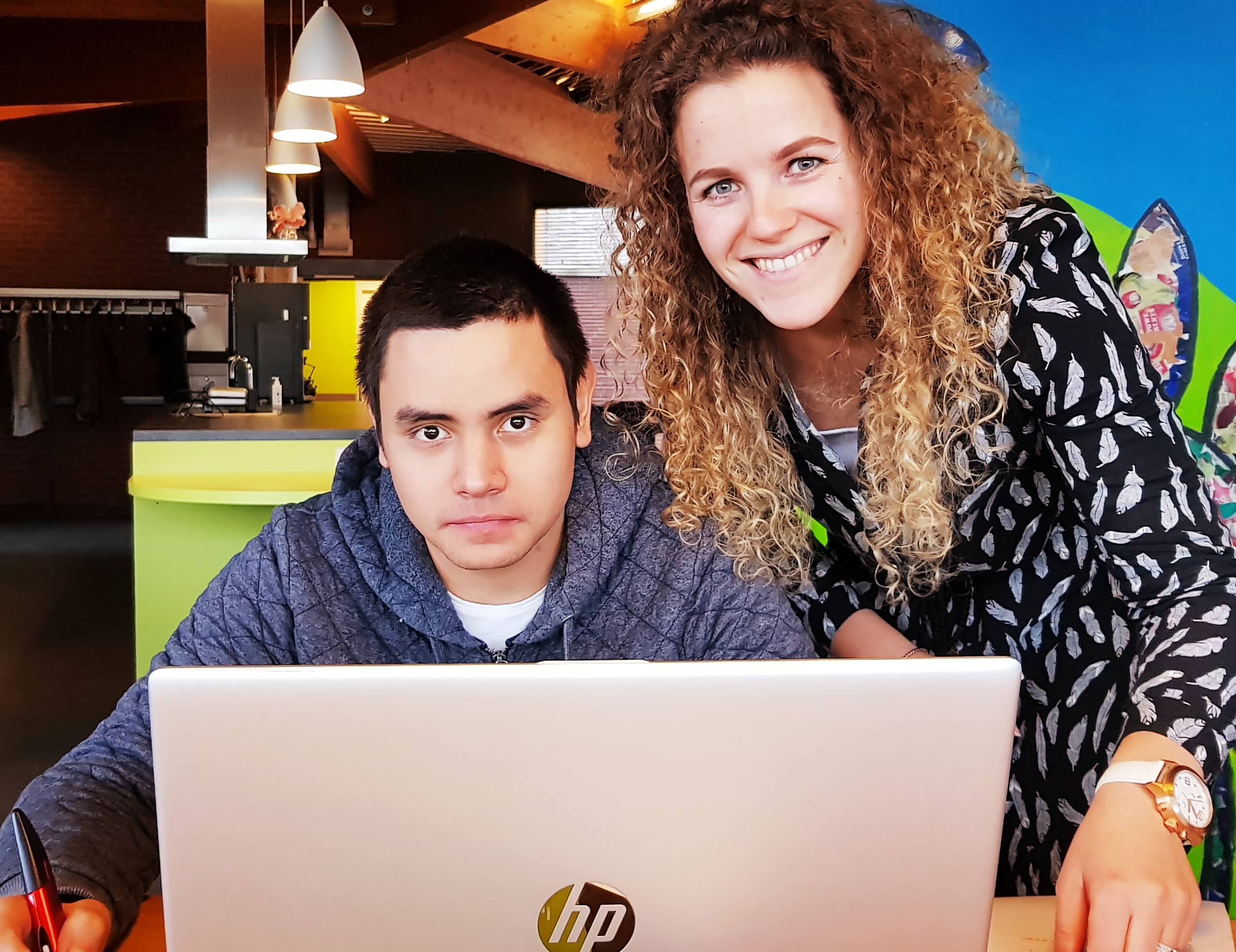 Marleen en Leonardo testen een website voor Leer Zelf Online